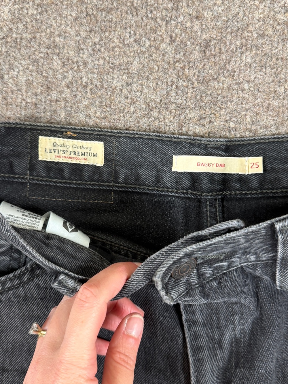 Levi’s Baggy Dad Washed Black Mid Rise Wide Leg Denim Jeans Women’s Size 25x30 - Picture 4 of 11
